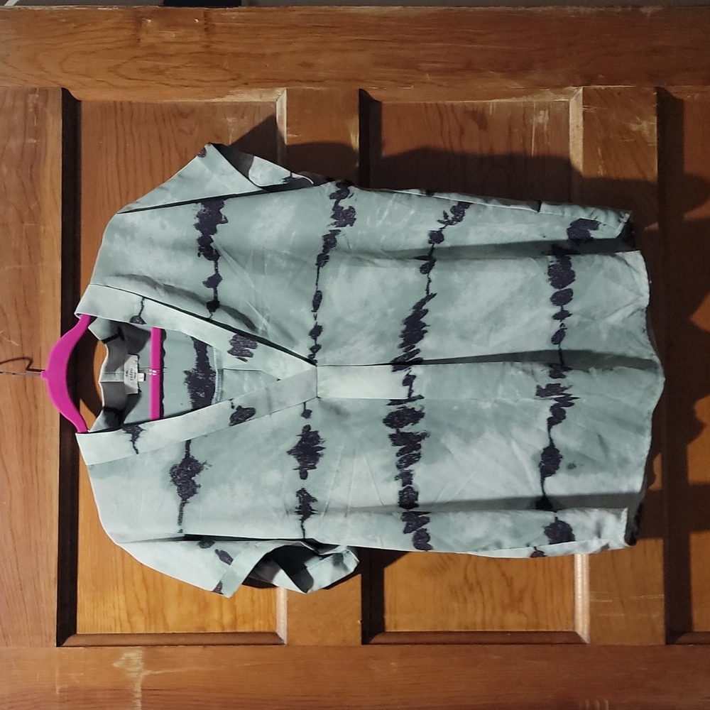 Polyester top size large Sage and charcoal top.